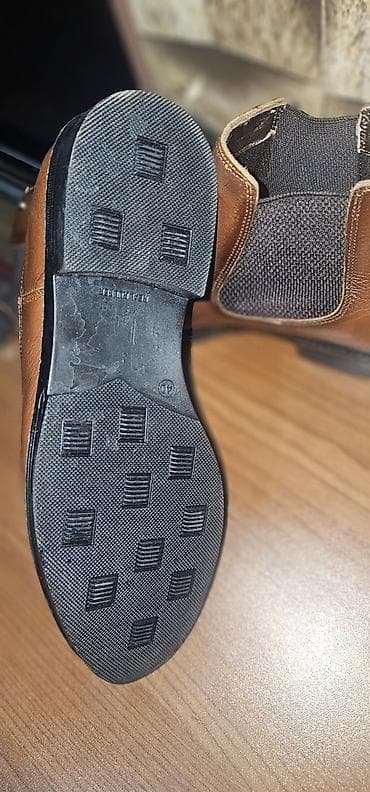 Səndəl və şəp-şüplər: Kişi botları – Chelsea üslubu - Material: təbii dəri üstlük, yanlarda — 6