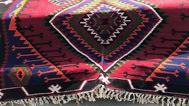 qedimi xalca: Məhsul: Ənənəvi naxışlı xalça Təsvir: - Qırmızı fon üzərində rombvari — 1