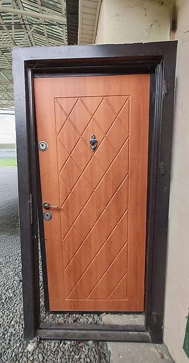 Dəmir qutu çərçivəli giriş qapısı Yeni və işlənməmiş sıfır Qapıdır -