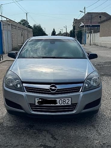 Opel Astra: 1.4 л | 2009 г. 296000 км Хэтчбэк