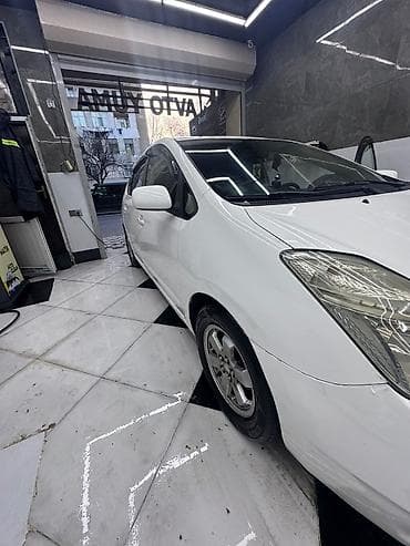 Toyota Prius: 1.5 л | 2008 г. Хэтчбэк — 4