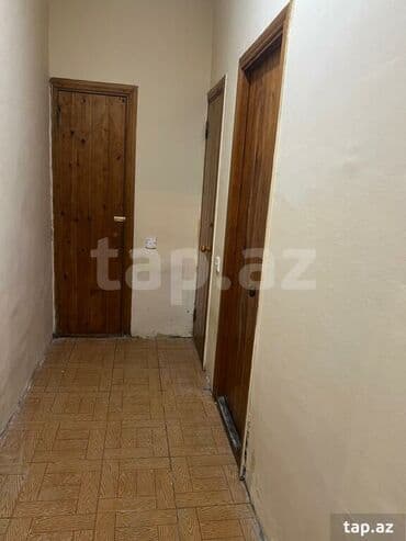 mikrorayon kiraye evler: Geniş və işıqlı otaqlardan ibarət mənzil. Taxta döşəmələr, hündür — 15