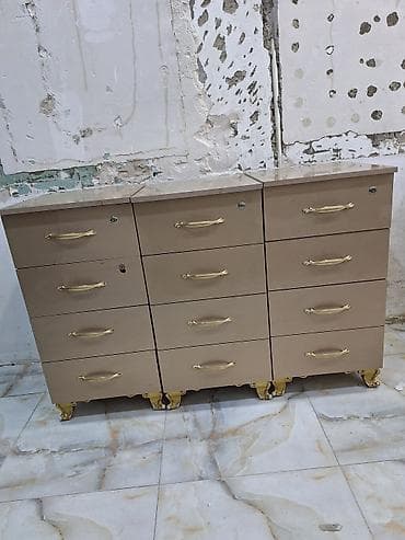 Ofis dolabları: Ofis mebeli dəsti Tərkib: - 12 çekmecəli komod: 3 blokdan ibarətdir — 1