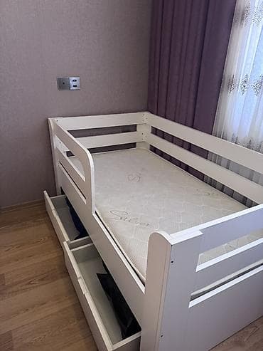 Uşaq mebeli: Oğlan və qız üçün, İşlənmiş, Çarpayı, Bazasız, Matras ilə, Siyirməli — 1