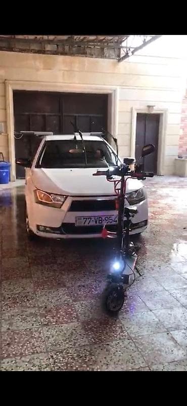 moto elektrik: Üdündə1,2 işiq qırılıb arğa təkər partlayıb hec bir problemi yoxdur — 1