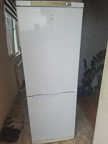 marojna soyuducusu: İşlənmiş 2 qapılı Indesit Soyuducu Satılır, rəng - Ağ — 1