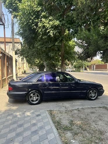 bmw e60 m: Mercedes-Benz 220: 2.2 l | 2000 il Sedan — 6