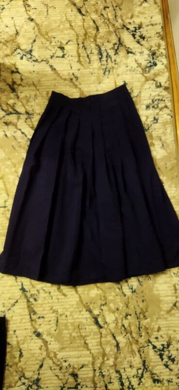 midi qadın ətəkləri: Qadin ətəyi – tünd göy rəngdə, dizdən aşağı uzunluqda. Yuxarı hissədə — 1