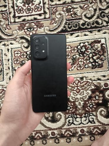 Samsung smartfon (A-seriyası, qara rəng) - Korpus: mat qara arxa