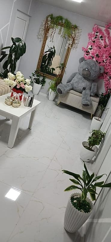 satilan obyektler: Neftçilər metrosunun yanı (Boranı, Nirvana restoranı tərəf) İnci — 1