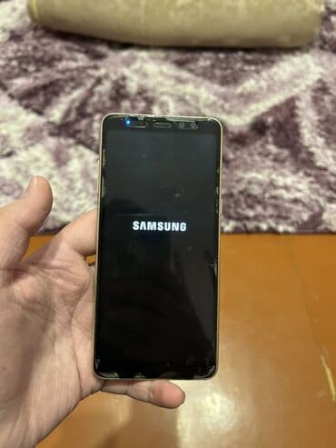 telefonlar kreditle: Smartfon – qızılı rəngdə Xüsusiyyətlər və dizayn: - Ekran: tam ön — 9