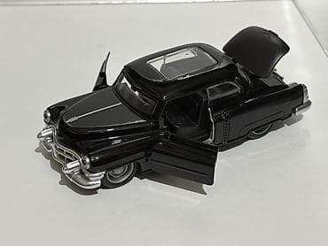 Kolleksiya üçün metal model avtomobil - Cadillac Series 62 Couple