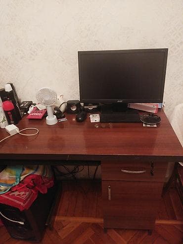 Acer kamputer yaxsi iadiyir birdene mikrafon isdemir yaxsi ofis