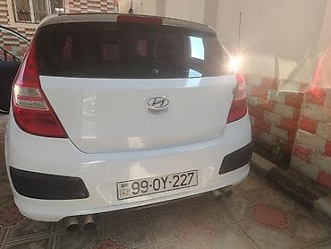 hyundai elantra 2012 model: Hyundai i30 Sport, ağ rəngli hetçbek. Xüsusiyyətlər və dizayn: - Ailə — 5