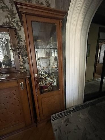 şkaflar: Klassik üslubda massiv ağacdan yemək otağı üçün bufet-güzgü dəsti — 4