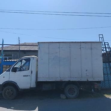 prado arxa fara: Yükdaşımalar üçün ağ rəngli furqon. Furqonun arxa hissəsində qoşa — 5