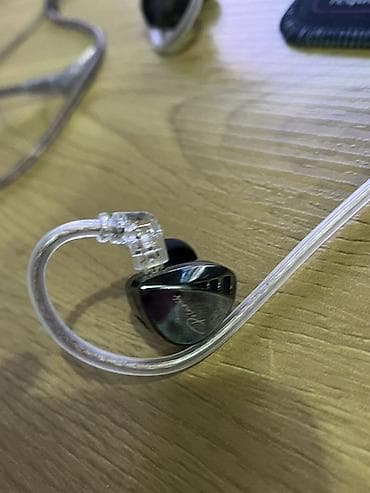 a 52 kabro: Polaris simli qulaqcıq Xüsusiyyətlər: - Daxili mikrofon və kabel — 3