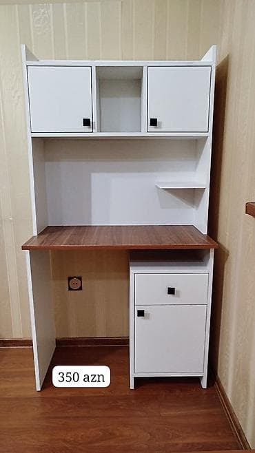 Masaüstü iş stolusu – üst dolablı model - Rəng: ağ korpus, qəhvəyi iş