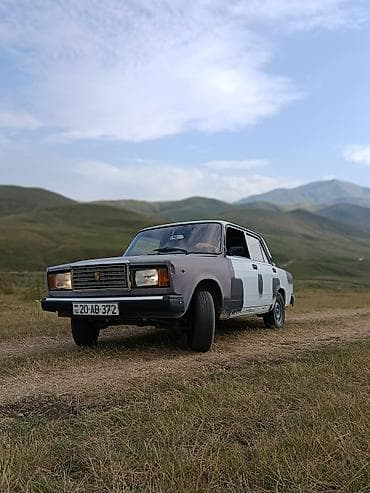 ekskavator satisi bakida: VAZ 2107 sedan - Kuzov: 4 qapılı, ağ rəng (bir neçə yerdə astar və — 6