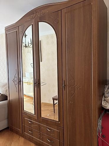 4 qapılı, Güzgülü, Qəhvəyi, Digər material, Açılan, Düz dolab