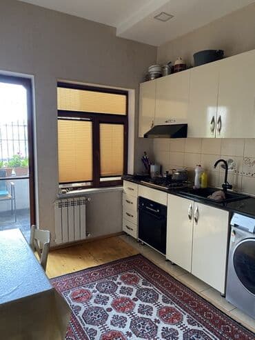 yeni günəşlidə satılan evlər: Fərdi yaşayış evi, iki mərtəbəli, geniş həyəti və terraslı. Evin — 18