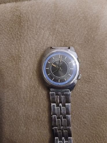 rus saati: Qol saatı — 2