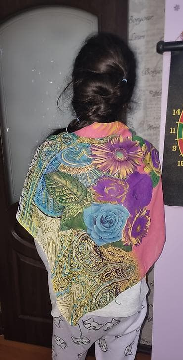 gelin gulleri: Rəngarəng naxışlı şərf/şal - Material: yüngül, axıcı, incə parça — 2