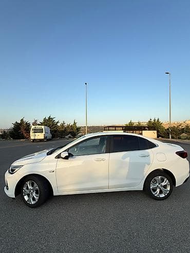 maşın satisi: Chevrolet : 1.2 l | 2025 il 35000 km Sedan — 3