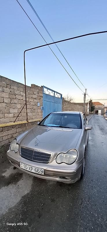 Mercedes-Benz 220: 2.2 l | 2001 il Sedan lalafo.az -da Mercedes-Benz 220: 2.2 l | 2001 il Sedan