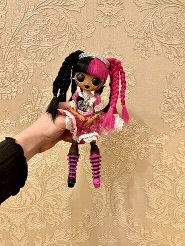 домик для кукол: LOL OMG Remix в стиле рок по имени Metal Chick. Состояние отличное,в — 2