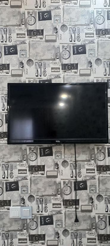 panel radiator: TCL LED televizor - Ekran ölçüsü: təxminən 32–40 düym aralığı (divara — 2