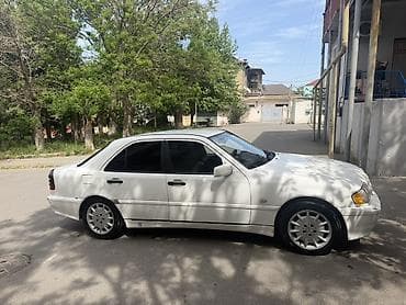 2004 bmw 318: Mercedes-Benz C 200: 2 l | 1998 il Sedan — 4