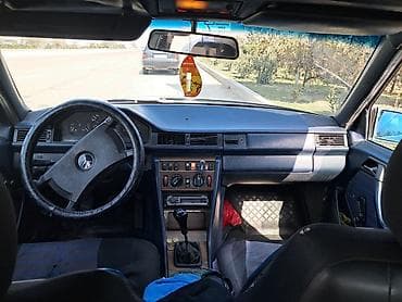 Su nəqliyyatı: Mercedes-Benz W124: 2.5 l | 1989 il Universal — 2