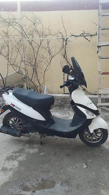 Мопеды, скутеры: Salam prablemsiz sənəti var 80 kob Skuter – XROAD, ağ/qara rəng — 1