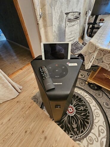 telefon plata satisi: Samsung partı spikeri (Bluetooth DJ audio sistemi) üstündə planşet — 4