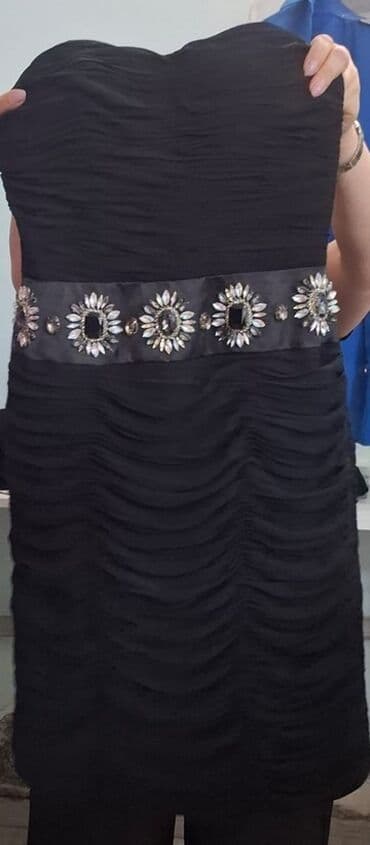 hicabli xanimlar ucun ziyafet geyimleri: Zərif qara strapless don, müxtəlif tədbirlər üçün uyğundur. Üst — 3