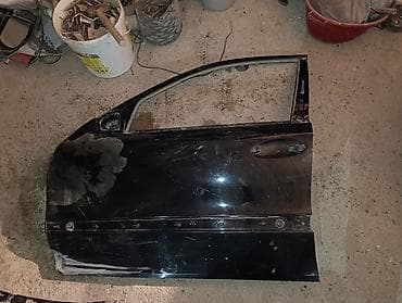 Mercedes w211 Sol ön qapı.Yüngül problemləri var qiymətdən çıxılıb