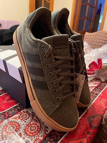 Tep tezedir ölçüsü uyğun olmadığı üçün satiram.
Ölçüsü 42 — 2