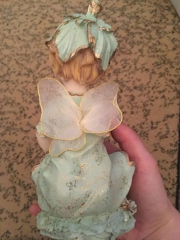 qara qarayev tibb kurslari: Gilden mələk formasında kiçik heykəl — 2