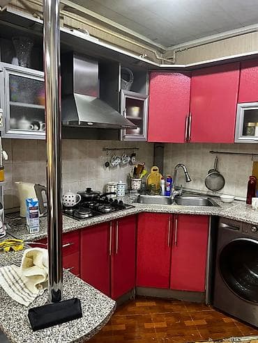 soba mebel ici: Qırmızı-boz rəng sxemində künc tipli mətbəx mebeli dəsti 2+330 ölçü — 2