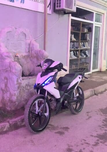 Qaşıqlar: Sport stilində şəhər motosikleti - Rəng: ağ-qara, aqressiv dizaynlı — 1