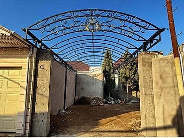 vanak yağ: Ferforje elementlərlə bəzədilmiş, tağlı metal çardaq. Bu davamlı — 1