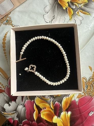 Qol saatları və aksesuarlar: Dəstə daxildir: Bilərzik — 1