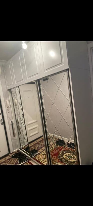 вешалки напольные в прихожую дорогие: Б/у, Шкаф в прихожей — 1