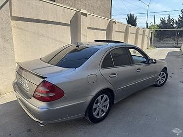 mersedes acari: Mercedes-Benz E-Class: 3.2 l | 2004 il Sedan — 4