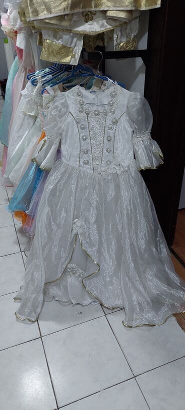 Jeep: Qiz uşagi ucun 30 eded geyimler 5 yaşdan 12 yaşa kimi .baxir — 2