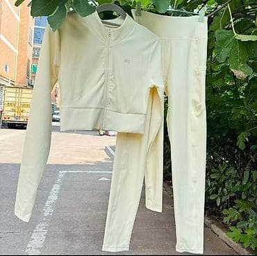 pupa ideal face: Alo qadın idman dəsti – rib-texturalı, elastik və yüngül parça. Dəst — 2