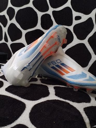 idman aparati: Butslar Adidas, Ölçü: 38, Yeni — 2