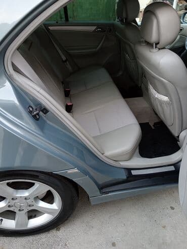 e 200: Mercedes-Benz 200: 1.8 l | 2006 il Sedan — 7