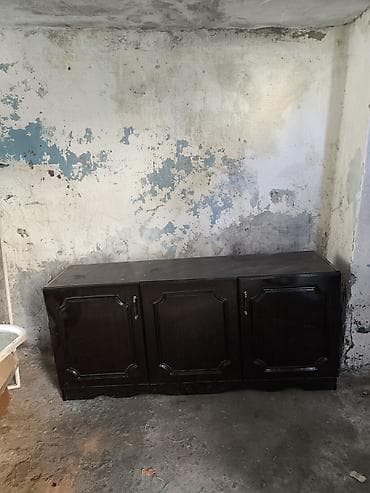 qehve desti: Qonaq otağı dəsti – tualet masası güzgü ilə və vitrin şkaf Tərkib: - — 5